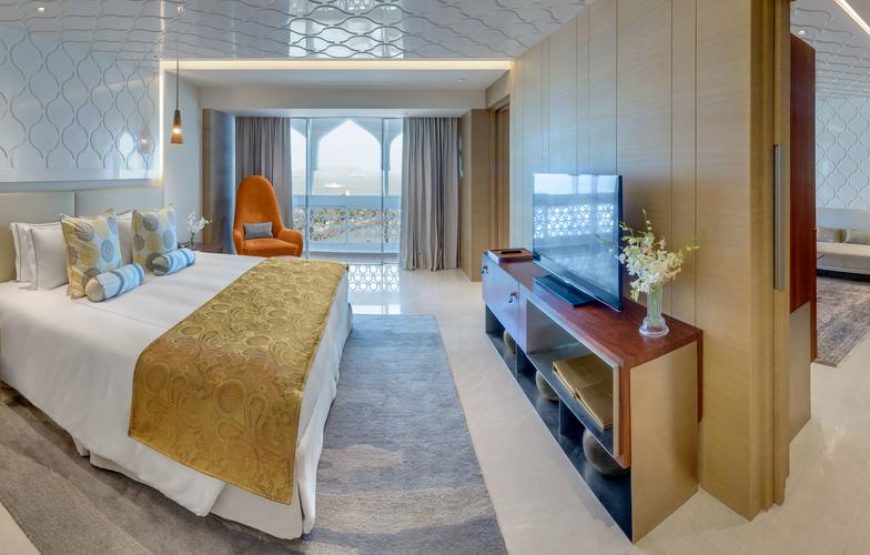Deluxe Room Sea View King Bed