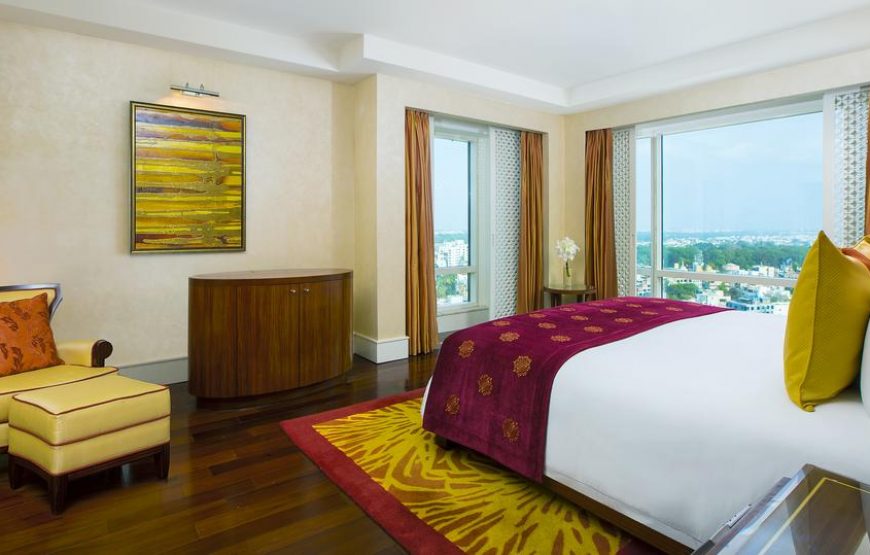 Club Deluxe Room With Two Way Airport Transfers and Lounge Access