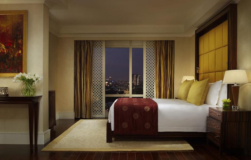 Club Deluxe Room With Two Way Airport Transfers and Lounge Access