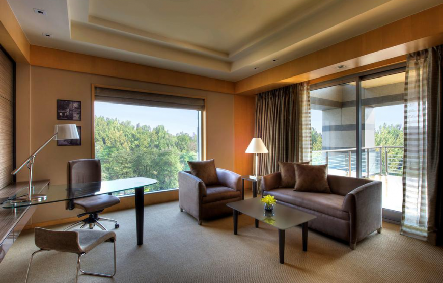 Grand Double Room-Staycation offer (INR 2000 Food and Soft beverage Credit along with Evening High Tea and Early Check in and Late Check out on Availability)
